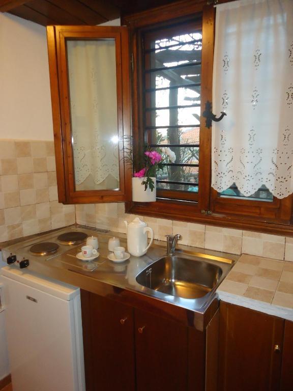 Traditional Guesthouse Archontoula Палеос Пантелеймон Стая снимка